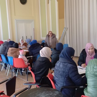 Cisano sul Neva, avviato il corso di italiano per stranieri in sala Gollo