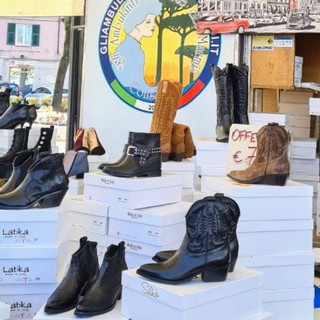 C'è la crisi? Ad Alassio si affittano le scarpe