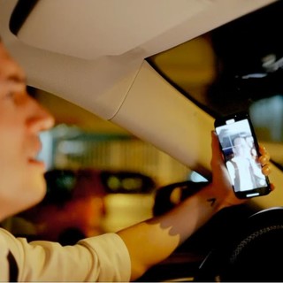 &quot;Guida e basta&quot;, il nuovo spot dell'Anas contro l’uso del cellulare e le distrazioni al volante
