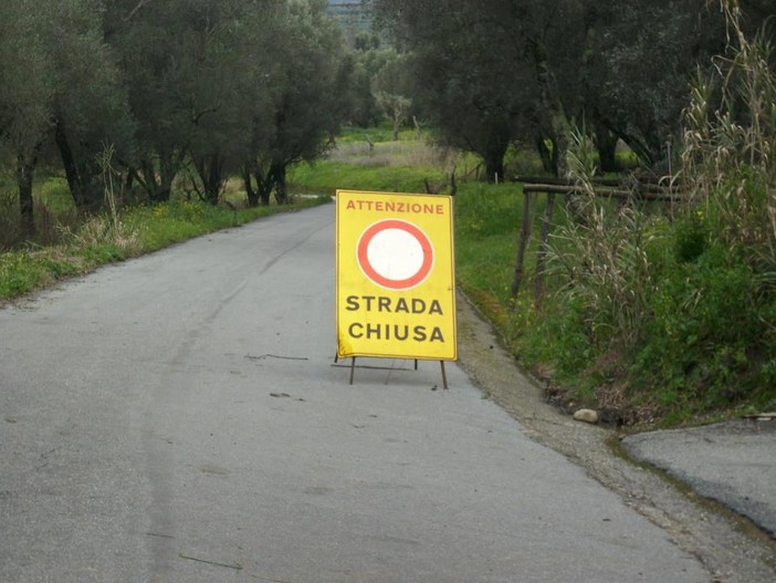 Piana Crixia, chiusa al traffico veicolare la strada per regione Pera