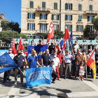 Sciopero Tpl, i lavoratori incrociano nuovamente le braccia in piazza Sisto a Savona (FOTO e VIDEO)