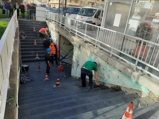 Savona, il degrado del sottopasso di via San Michele sarà solo un miraggio: intervento della Scuola Edile e del liceo Martini (FOTO e VIDEO)