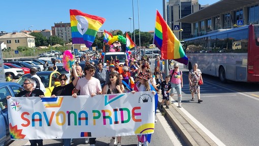 Primo Savona Pride, un fiume di persone e di colori invadono la città (FOTO e VIDEO)
