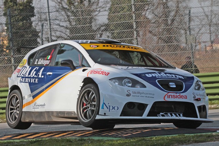 Automobilisimo: Danilo Galvagno al via della &quot;Seat Leon Supercopa 2011&quot;