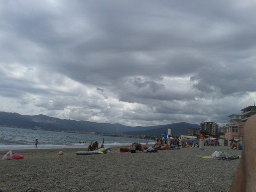 Savona: erosione della spiaggia delle Fornaci a causa dei moli soffolti?