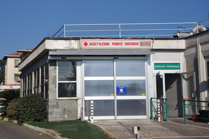 Auto finisce fuori strada. Tanta paura ma nessun ferito