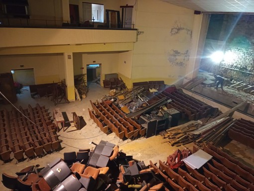 Alassio, iniziati i lavori di sgombero dell’ex Colombo (FOTO)