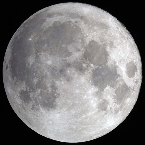 Questa sera occhi rivolti al cielo per osservare la Superluna