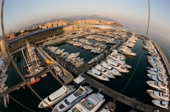 Genova: Salone Nautico, bloccata anche la sopraelevata, gravi disagi per raggiungere la Fiera