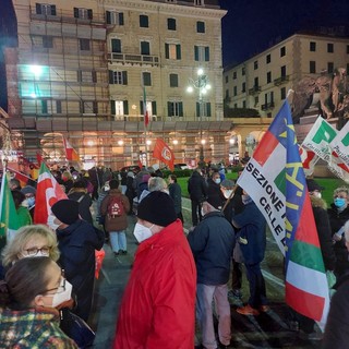 La Savona antifascista scende in piazza: &quot;Questi rigurgiti non passeranno. Viva la Costituzione&quot; (FOTO E VIDEO)