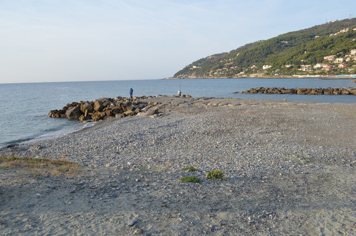 Andora, divieto di balneazione alla foce del torrente Merula