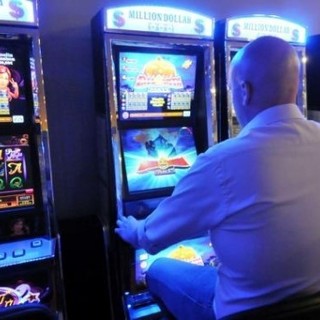 Cairo, giro di vite al gioco d'azzardo: slot spente dalle ore 7 alle 19