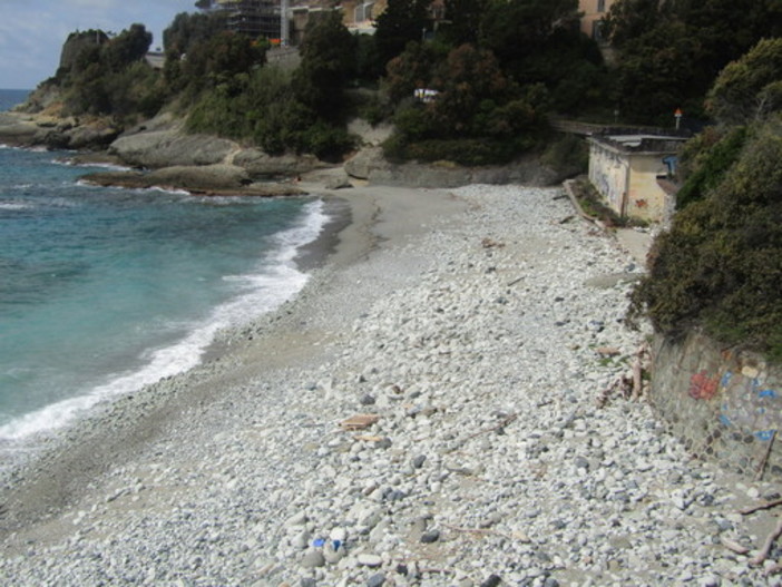 Spiaggia dell'ex Colonie da libera a privata. Il sindaco di Varazze: &quot;E' pubblica, avanti la pratica per la demolizione e ricostruzione del fabbricato&quot;