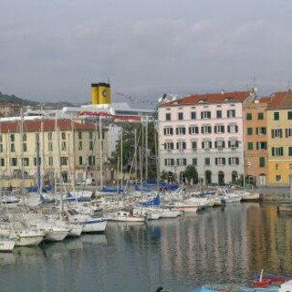 Savona: una banchina del porto di Savona dedicata a Don Mario Genta