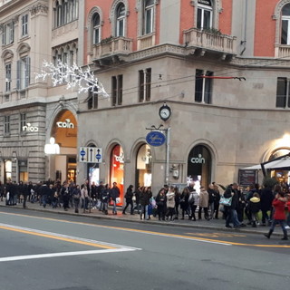 Covid, in Liguria l'Rt sale a 1,1, cresce il contagio nel paese e in Europa, a Barcellona torna il coprifuoco