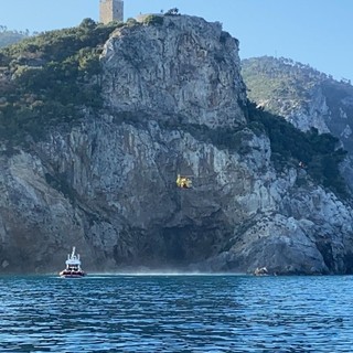 Varigotti, soccorsi mobilitati per un ragazzo caduto dagli scogli di Punta Crena (FOTO e VIDEO)