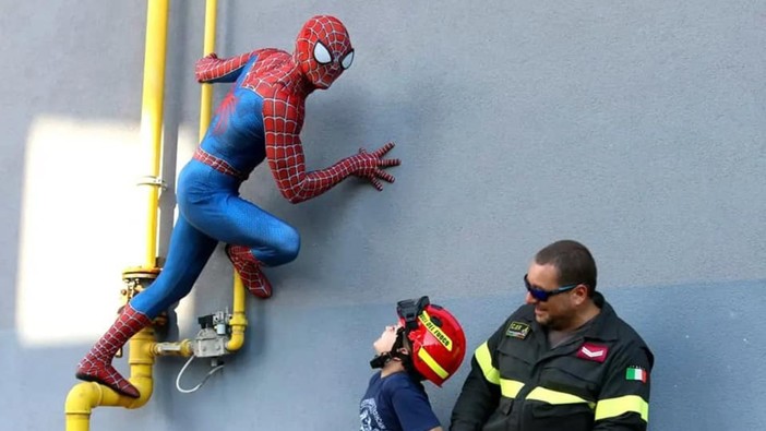 Una giornata con i vigili del fuoco per il piccolo Gabri: la promessa mantenuta di Spiderman Villardita (FOTO)