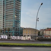 Ceduta la Sampdoria, a Savona i tifosi festeggiano con uno striscione: &quot;Solo io. Solo tu&quot;