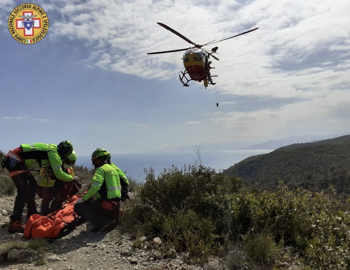 Noli, escursionista infortunata lungo il &quot;Sentiero del Pellegrino&quot;: elisoccorso Grifo in azione (FOTO)