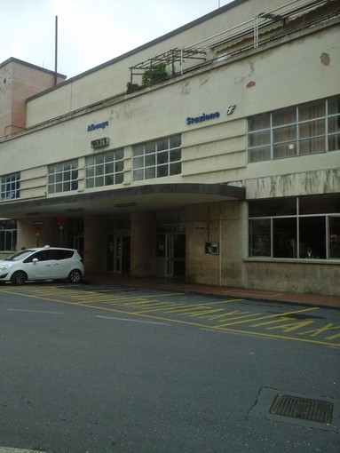 Sorpresi a spacciare poco lontano dalla stazione di Albenga: due arresti