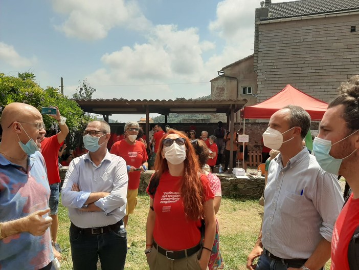 Stella, a casa Pertini si conclude il tour delle sardine. Sansa: &quot;Per una Liguria nuova ci vuole il coraggio del Presidente&quot;