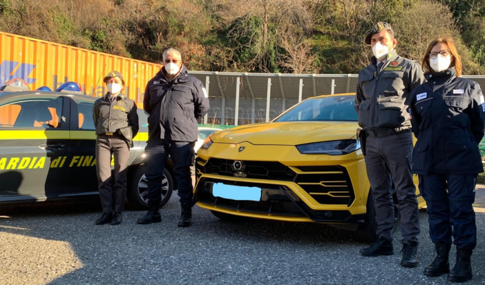 'Operazione Tuning': Guardia di Finanza e ADM sequestrano Lamborghini da 260mila euro