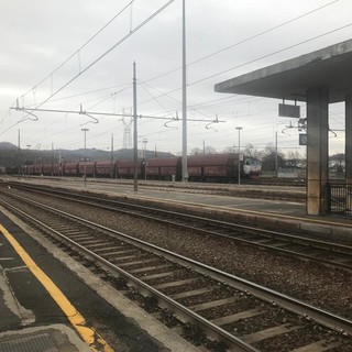 Lite tra fidanzati sul treno Torino-Ventimiglia: convoglio fermo alla stazione di San Giuseppe di Cairo