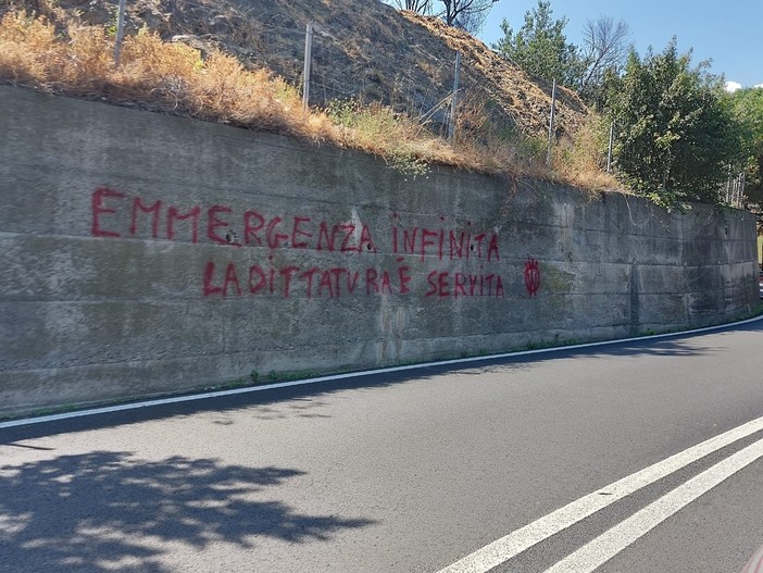 Asl2 sulle scritte offensive a Savona: “L’evidenza scientifica risponde alle fake sanitarie”