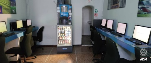 Autorizzati alla ricarica di conti gioco operavano da vero centro scommesse: 3 attività deferite