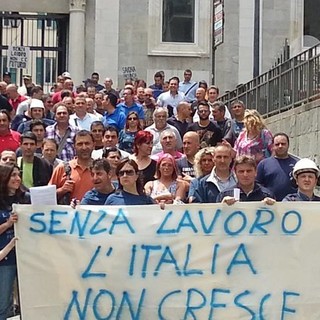 Presidio lavoratori Tirreno Power in piazza Sisto IV e di fronte al Palazzo Santa Chiara di via Pia