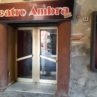 Al Teatro Ambra di Albenga uno spettacolo per il progetto la Stanza di Carta