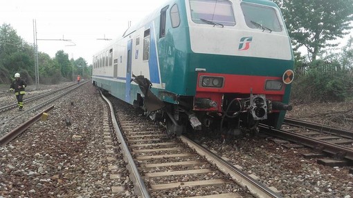 Avviata la procedura di rimozione del treno deragliato nei pressi di Trinità