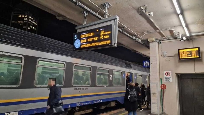 Treni, pendolari sul piede di guerra: &quot;La Regione dovrebbe ricordarsi di noi a Ponente, chiediamo un incontro e tariffe agevolate&quot;