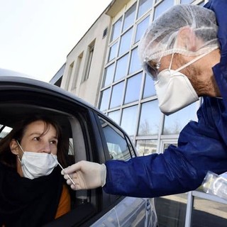 Covid, dal primo gennaio in Liguria oltre un milione di tamponi, Toti: &quot;Sistema non può più reggere&quot;