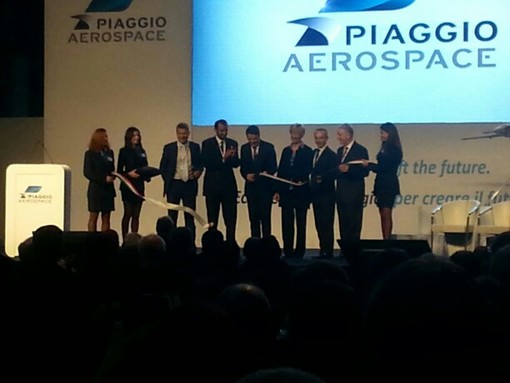 Renzi inaugura la nuova Piaggio: &quot;Avete sempre immaginato il futuro prima degli altri&quot;