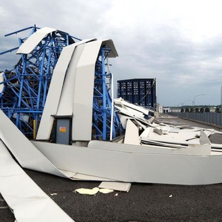 Di fronte al terremoto, e ai morti, la produzione riparte senza criterio e senza controlli...