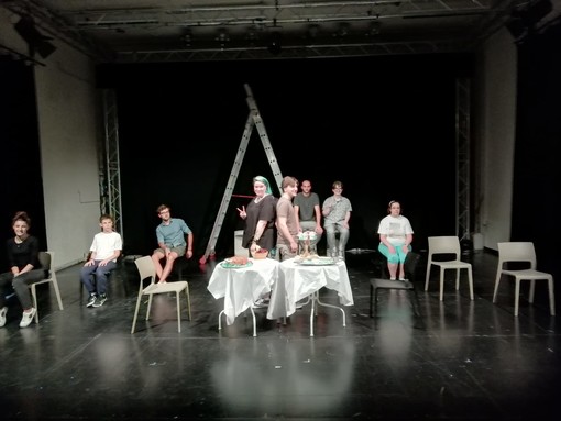 I ragazzi del laboratorio di teatro dello YEPP Albenga portano in scena “Le Nozze” di Checov