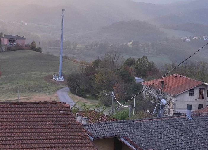 Piana Crixia, traliccio in località Cheilini. Il sindaco: &quot;Gli uffici comunali hanno dato le risposte del caso, chi dice il contrario, mente&quot;