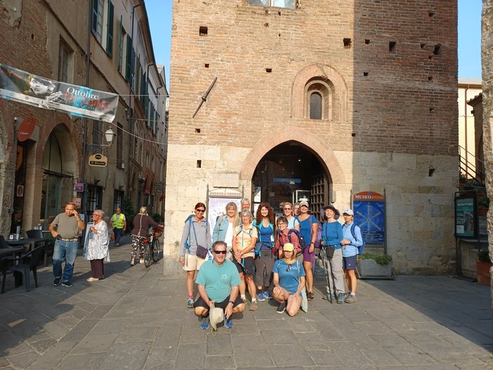 Turisti dal Texas visitano Albenga, il sindaco: “Città sempre più meta internazionale per arte, storia e cultura”