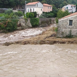 In copertina: la confluenza dei torrenti Pora e Aquila nei pressi di Finalborgo