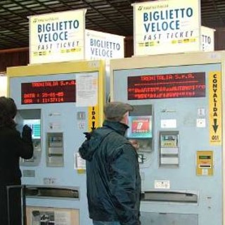 I self service di Trenitalia ko per colpa dei vandali