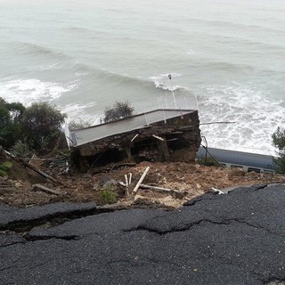 Andora/Cervo: cede il terrapieno, frana invade i binari, treno deragliato. Floris:&quot;Tragedia sfiorata, è un miracolo&quot;