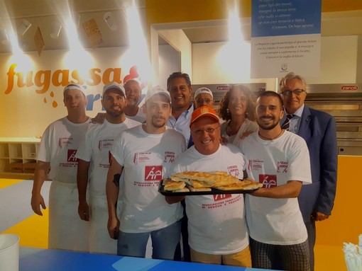 Toti a Rimini: “Chi ci vuole aiutare venga in Liguria a mangiare la focaccia&quot;