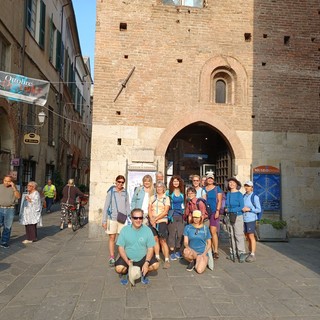 Turisti dal Texas visitano Albenga, il sindaco: “Città sempre più meta internazionale per arte, storia e cultura”