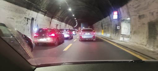 A10, code a tratti per traffico intenso tra Andora e Feglino (FOTO)