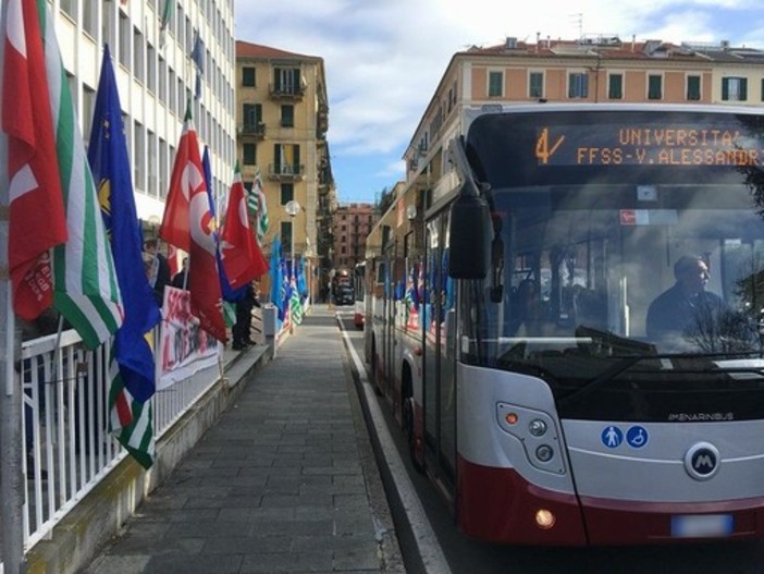 Piano industriale di Tpl, braccia incrociate di sindacati e rsu davanti alla Provincia: &quot;Alcune parti non sono state condivise&quot;