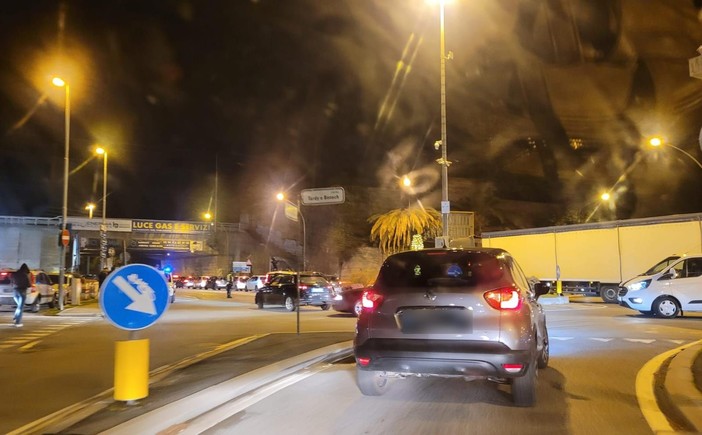 Savona, guasto ad un mezzo pesante: traffico in tilt all'incrocio tra via Pirandello e corso Tardy e Benech