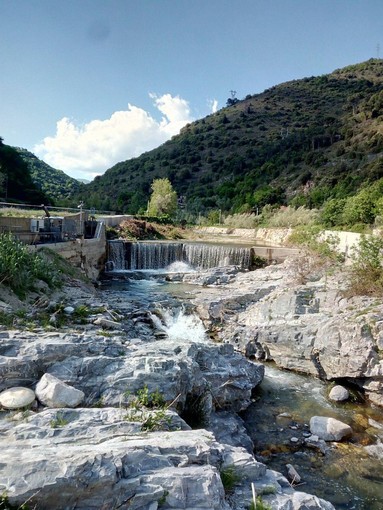 Pulizia del torrente Neva per prevenire le alluvioni e tutelare l'incolumità pubblica