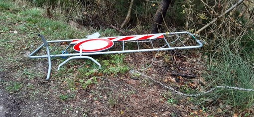 Rialto, segnaletica rimossa in via Berea, che resta però chiusa al traffico (FOTO)