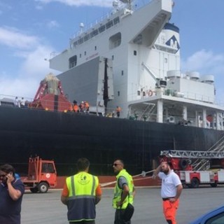 Marinaio muore cadendo nella stiva: l'allarme dei sindacati: &quot;Sicurezza precaria sul lavoro&quot;